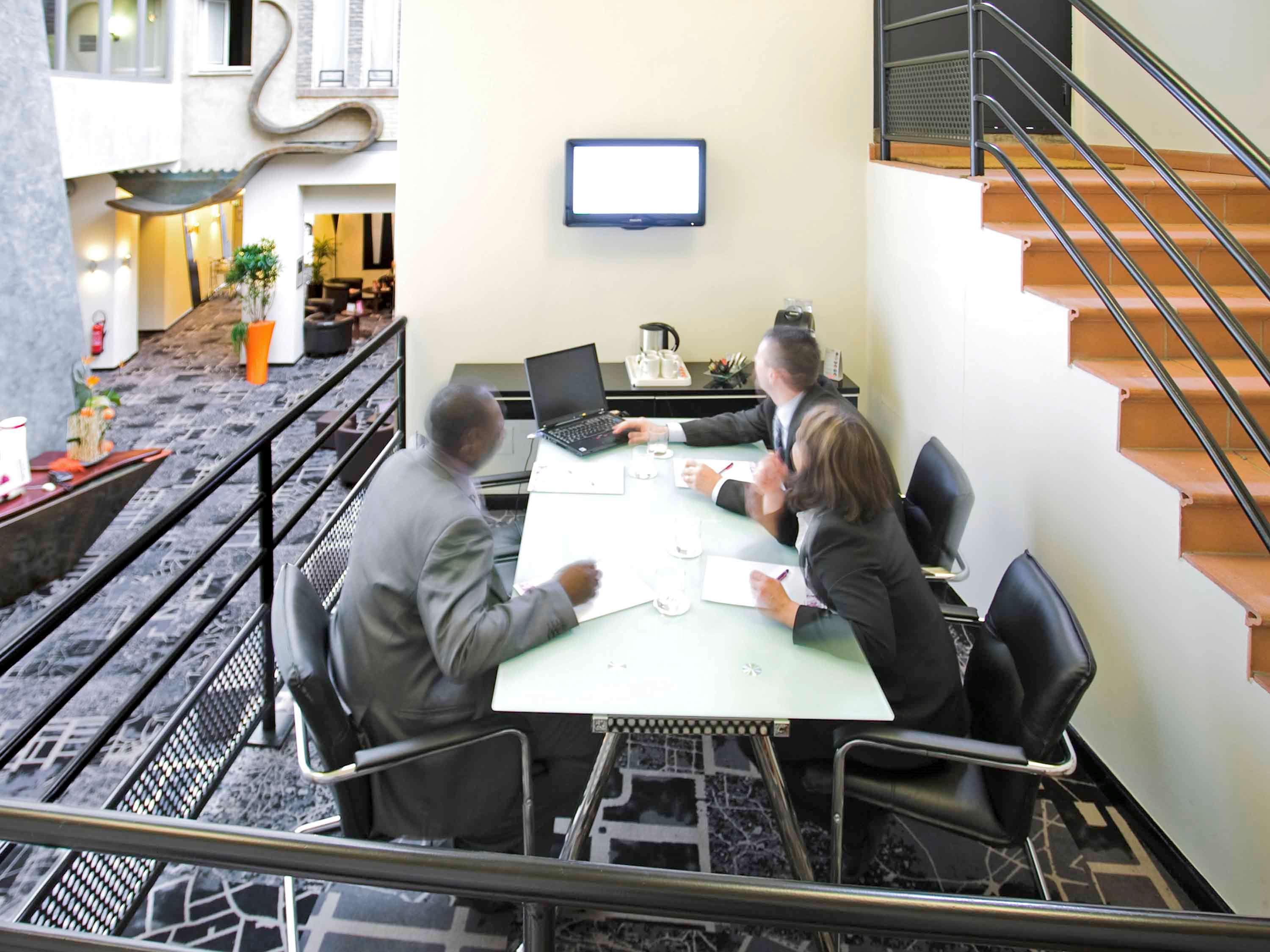 Mercure Centre Gare Hotel 4*